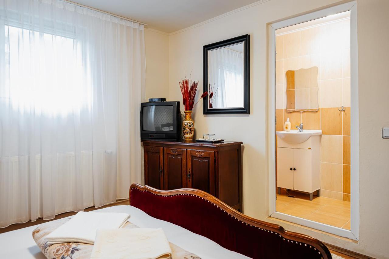 ホテルCasa Ardeleana Lotrioara エクステリア 写真
