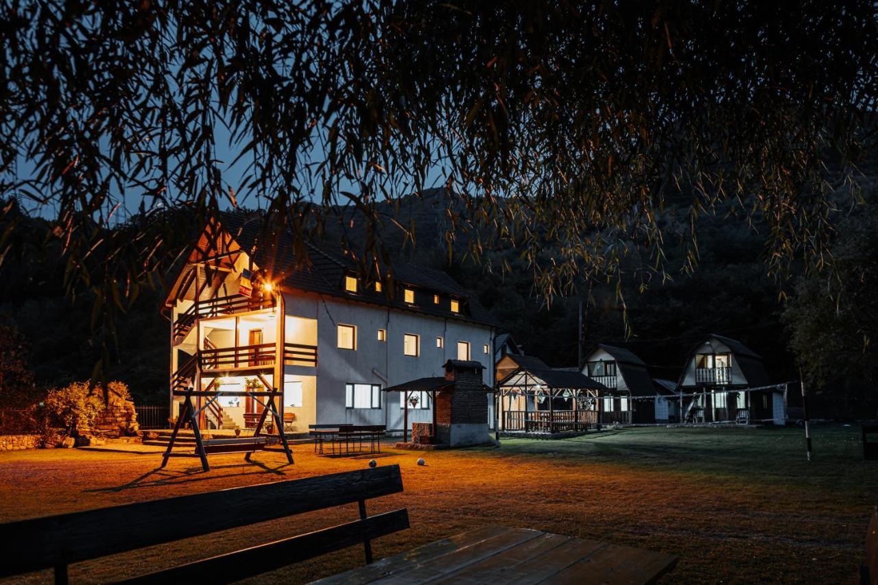 ホテルCasa Ardeleana Lotrioara エクステリア 写真