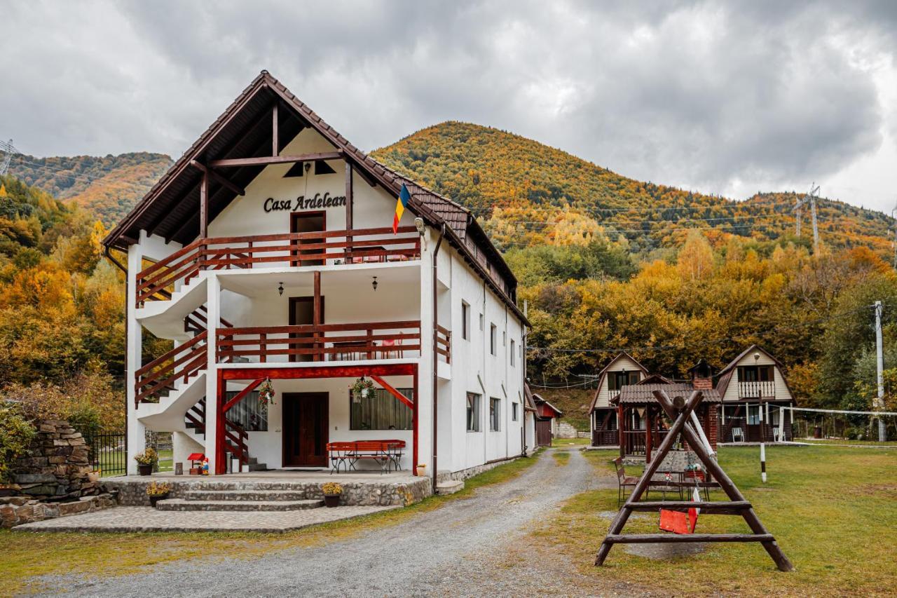 ホテルCasa Ardeleana Lotrioara エクステリア 写真